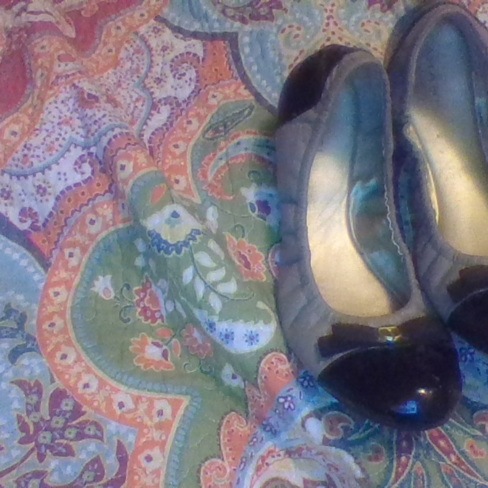 Black toed cap flats